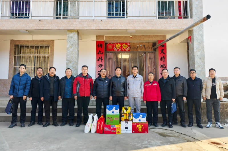 荊平深入鎮(zhèn)安太白廟一帶金礦詳查項目檢查指導(dǎo)工作并慰問一線員工